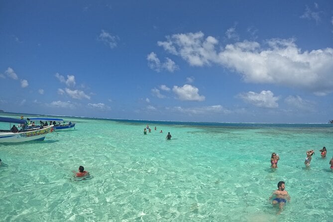 Day Tour in San Blas + 4 Islands + Umbrella + Kayak + Towels Etc.