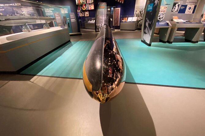 Deluxe Arizona Memorial Bowfin Submarine and Honolulu City Tour