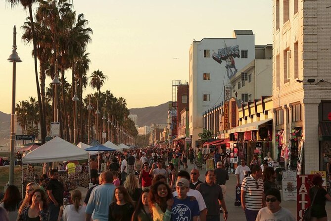 Discover Los Angeles Highlights by Bus in a Small Group