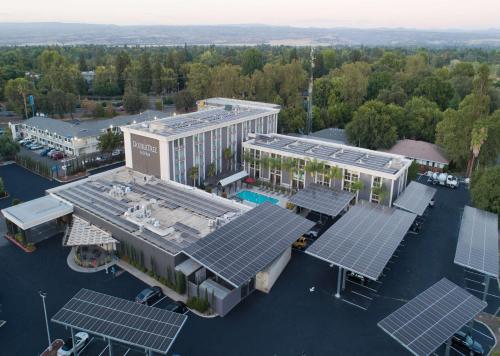 Doubletree By Hilton Chico, Ca - Hotel Overview and Location