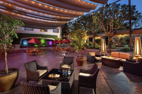 DoubleTree by Hilton Claremont - Inviting Accommodations