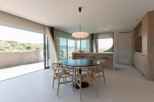 Dune Hotel Tien Torens - Location and Rating