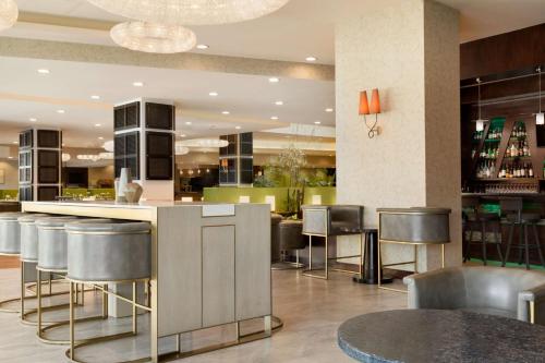 Embassy Suites Los Angeles Glendale - Hotel Overview and Location
