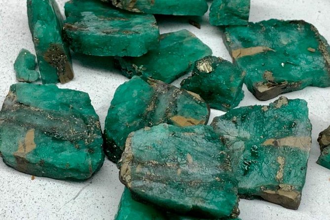 Emeralds Polishing Workshop and Museum Tour - Transportation and Accessibility
