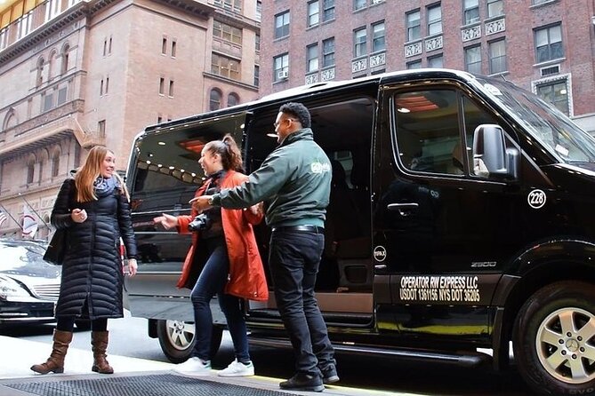 EWR to Manhattan: One Way Shared Arrival Transfer