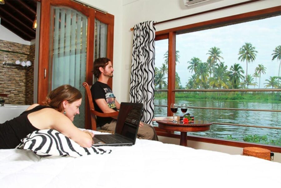 Exclusive, Alleppey Houseboat Tour (01 Night / 02 Days)