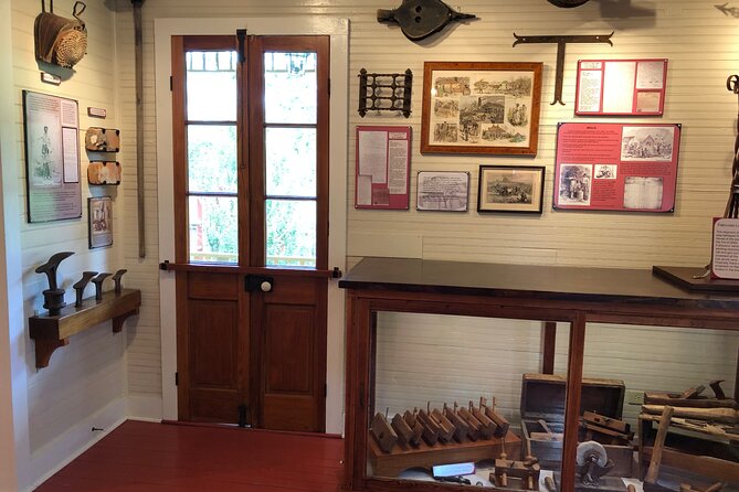 Experience Full-Day Laura Plantation & Pontoon Swamp Tour W/Transportation