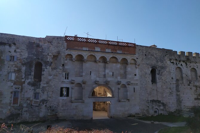 Experience Split With Local Professional Historian – Private