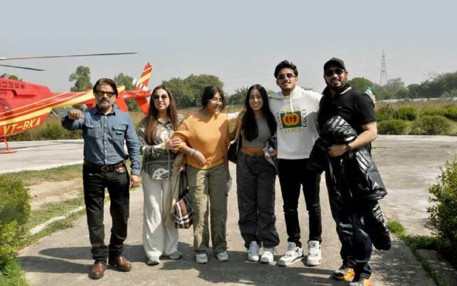 Experience Taj Mahal Tour by Helicopter From Delhi