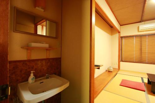 Family Ryokan Kawakyu With Showa Retro, Private Hot Spring - Location and Surroundings