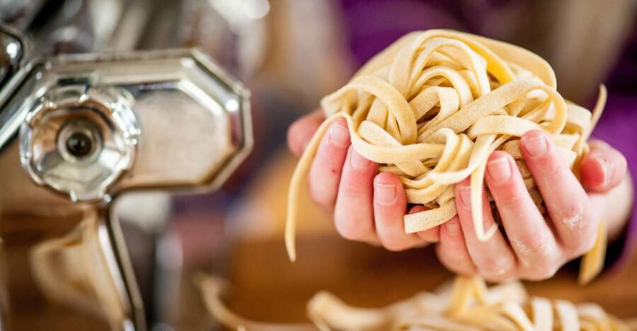 Florence: Pasta Cooking Class With Unlimited Wine
