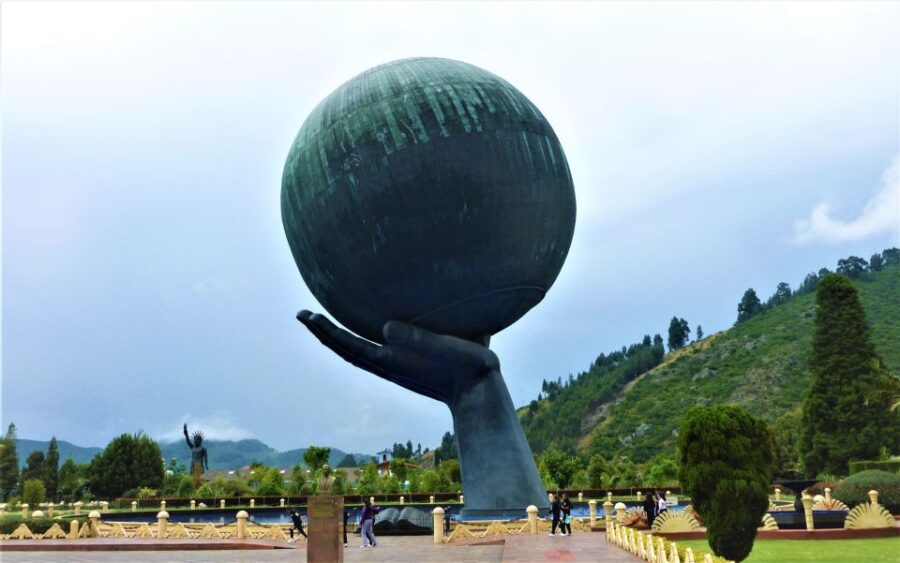 From Bogotá: Jaime Duque Park and Salt Cathedral With Lunch