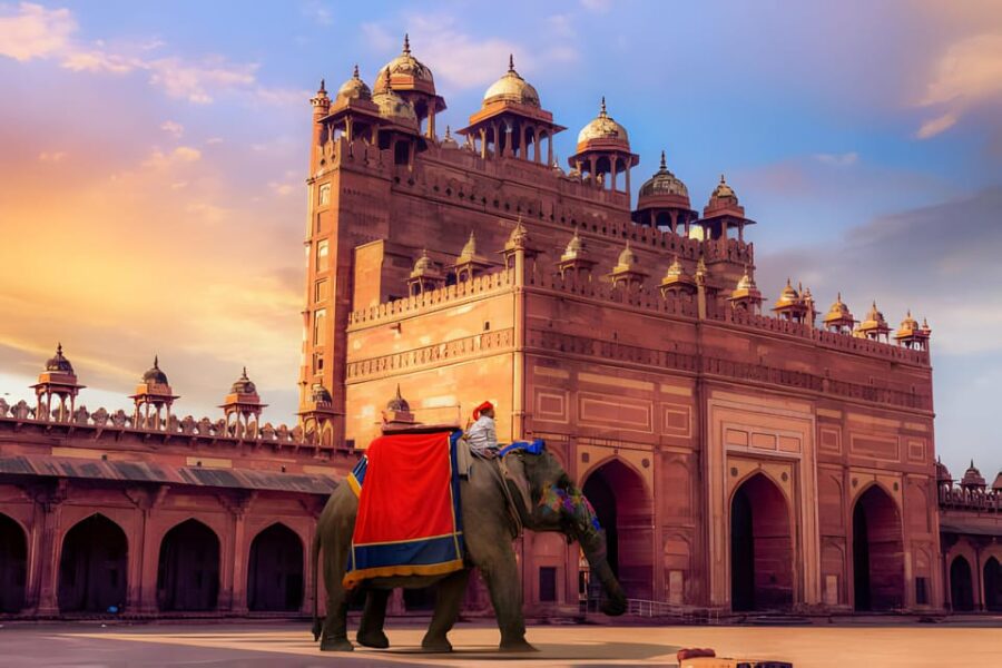 From Delhi: 2-Day Agra and Mathura Tour With Accommodation
