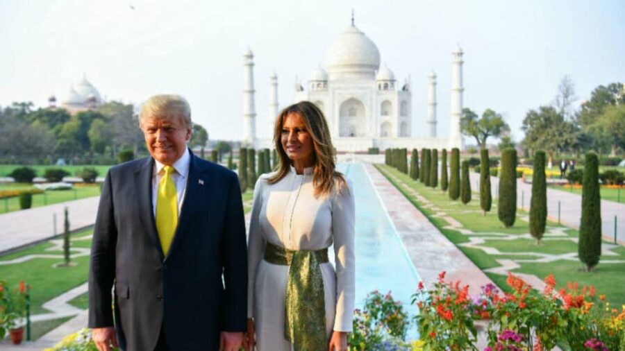 From Delhi: Deluxe Taj Mahal Agra Tour by Luxury Cars - Tour Overview and Pricing