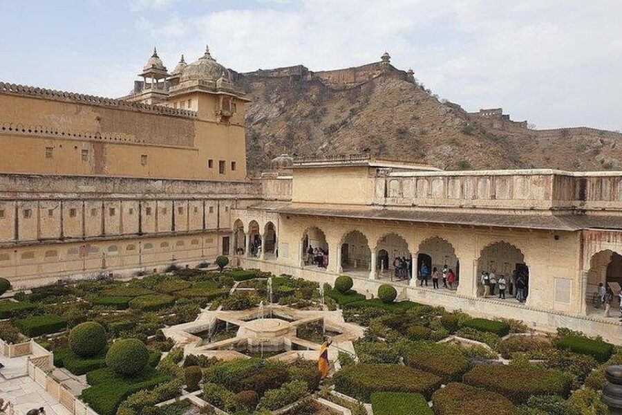 From Delhi: Jaipur Guided City Tour by Car