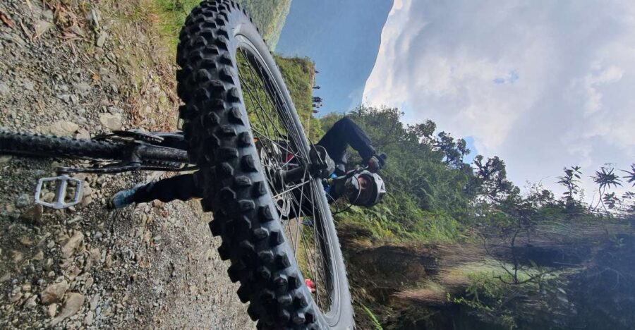 From La Paz: 3-Day Biking Death Road & Uyuni Salt Flats Tour - Tour Overview
