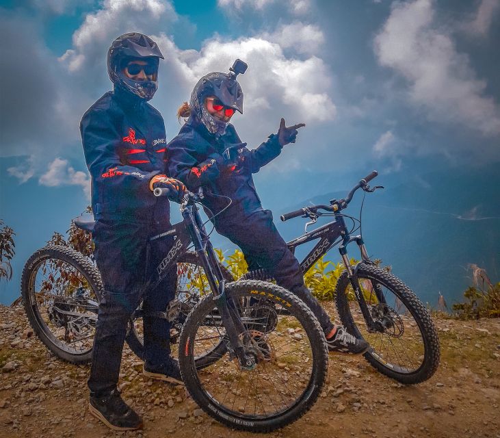 From La Paz: 3-Day Biking Tour Death Road & Uyuni Salt Flats