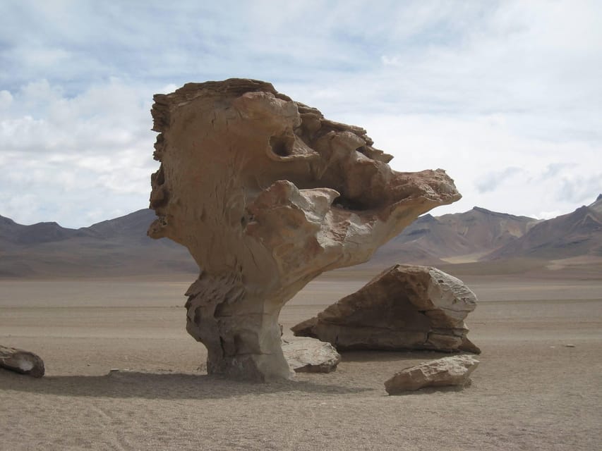 From La Paz: 5D Uyuni and Red Lagoon Tour by Bus