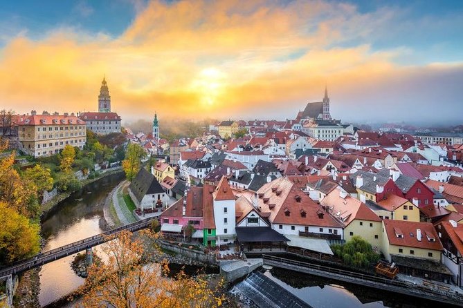 From Salzburg to Prague, Private Transfer With 2h of Sightseeing