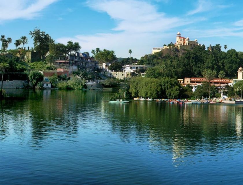 From Udaipur : Private Transfer To Mount Abu