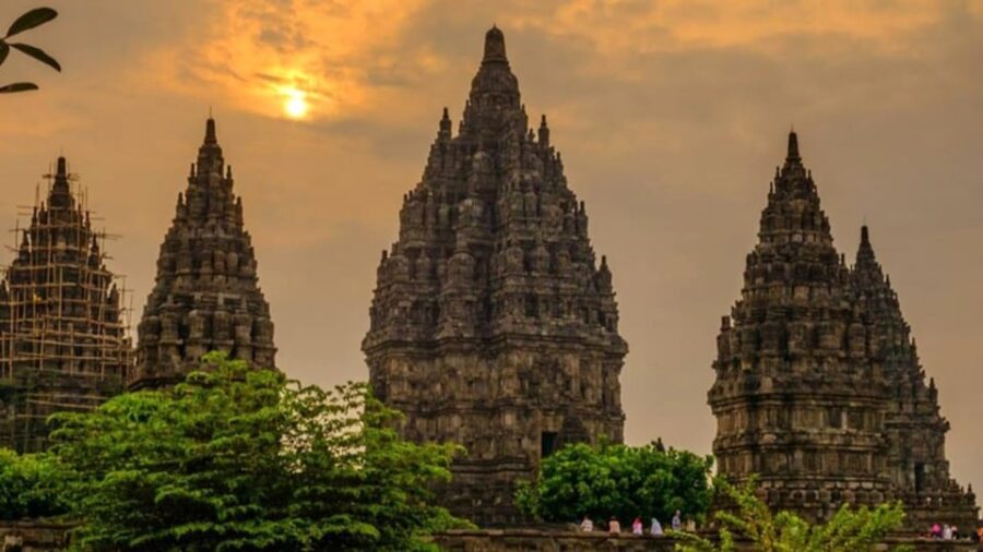 From Yogyakarta: Prambanan Temple Guided Tour