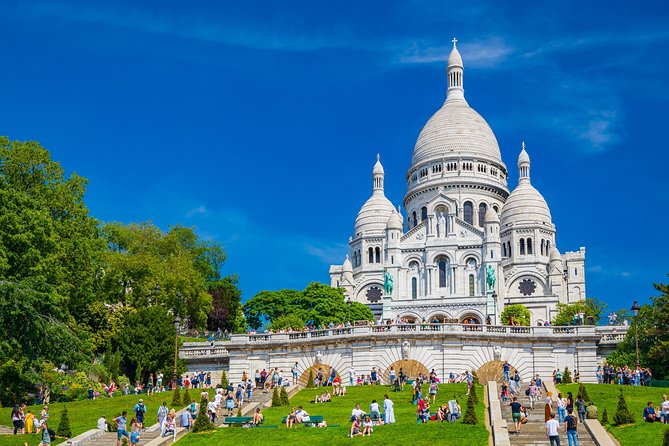 Full-Day Chauffeur Service Sedan In Paris - Amenities and Features