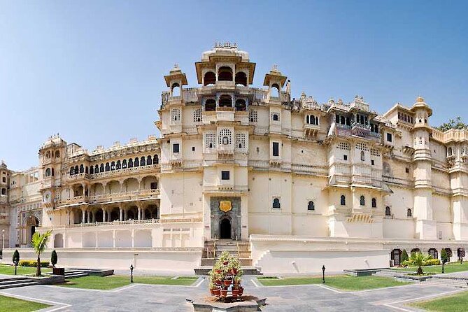 Full Day Udaipur Sightseeing and Heritage Walk With Guide