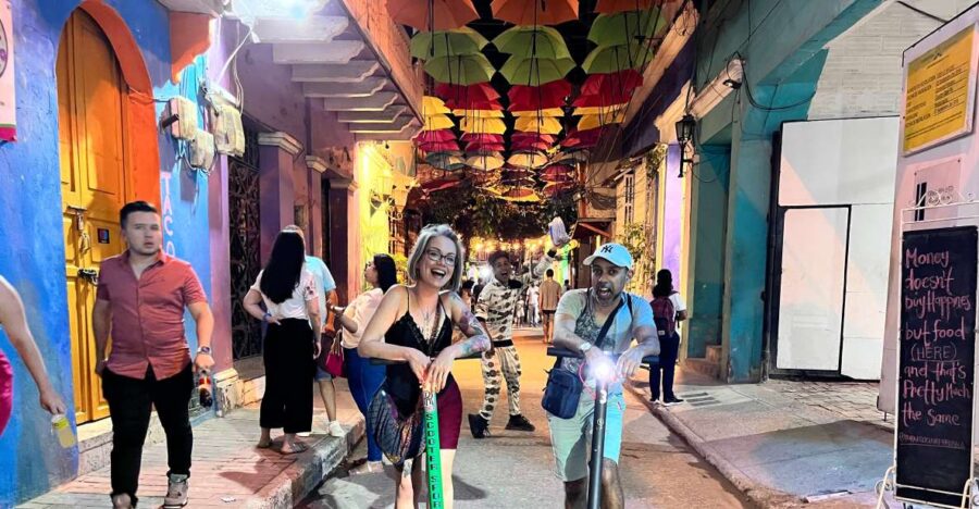 FUN SCOOTER RIDE THRU CARTAGENA & GETSEMANI / DISCOVERY TOUR - Tour Overview