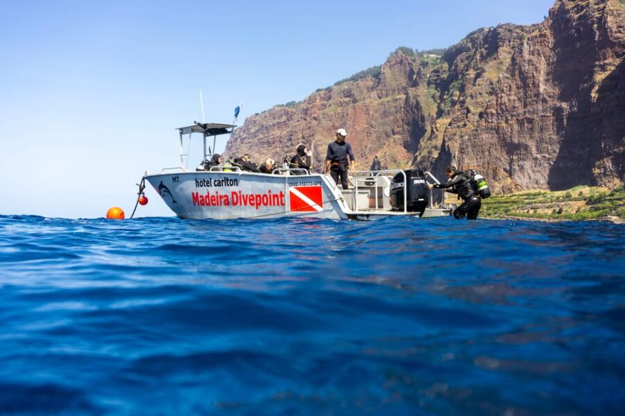Funchal: Wreck Dive F488 Frigate – Certified Divers
