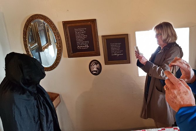 Giants Causeway, Carrick-a-Rede Ropebridge and Belfast Titanic – 5 Star Tour