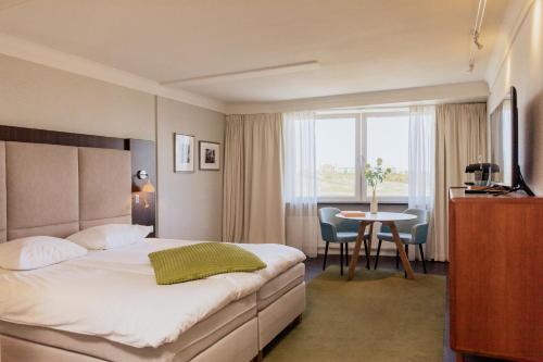 Grand Hotel Opduin - Location and Accessibility
