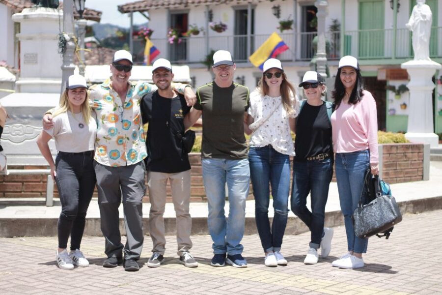 Guatapé: Day Trip With Transport, Food & Boat