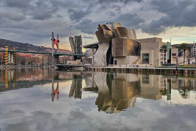 Guggenheim Museum Bilbao Private Tour With Official Guide - Overview of the Guggenheim Museum Tour