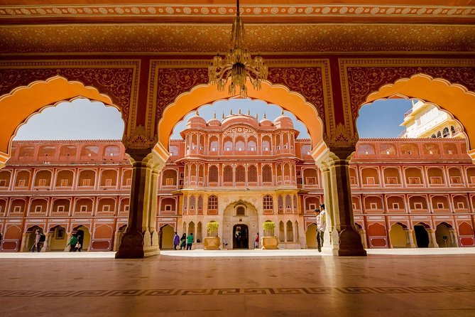 Guided Jaipur Tour From Agra With Drop At New Delhi Including Lunch & Entry