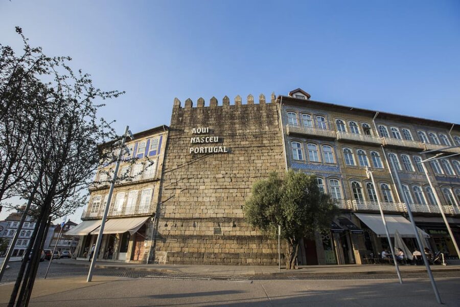 Guimaraes Local Tours ; Visit the Castle , Palace and City