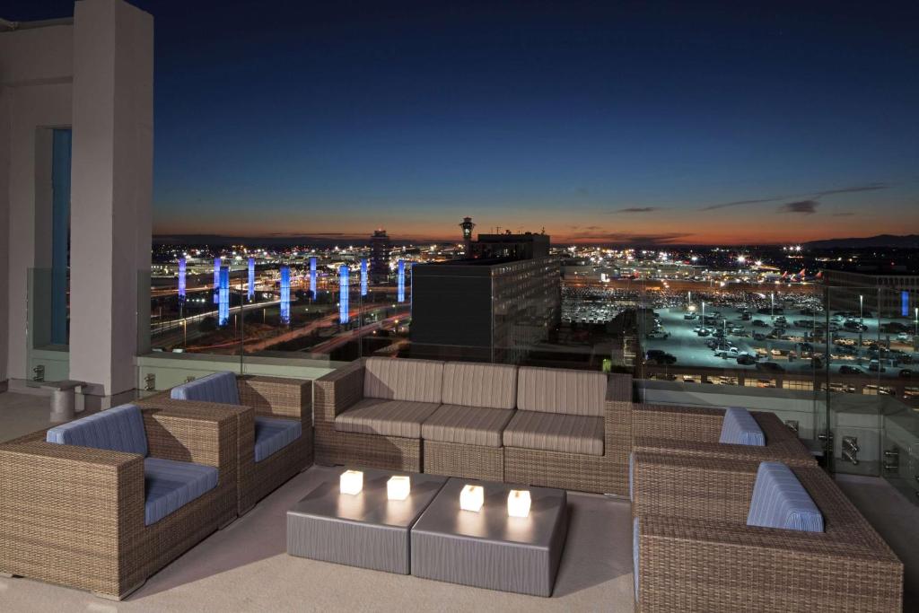 H Hotel Los Angeles, Curio Collection By Hilton - Hotel Location and Accessibility
