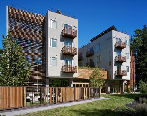 H2hotel - Location and Proximity