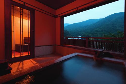 Hakone Onsen Ryokan Yaeikan - Overview and Location
