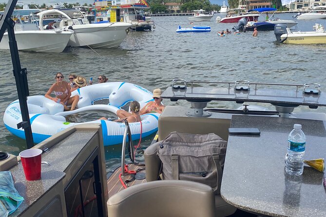 Half-Day Aqua Patio Rental in Fort Lauderdale 7 to 11 People