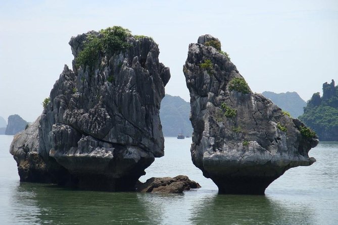 Half Day Explore Halong Bay With Lunch, Heaven Cave and Kayaking