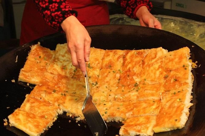Half Day Private Tour to Yellow Crane Tower and Night Market Snack Food in Wuhan