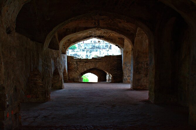 Half Day Tour in Golconda Fort and Qutub Shahi Tombs