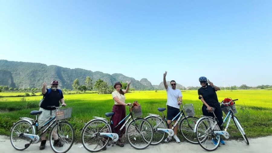 Hanoi: Hoa Lu – Tam Coc – Mua Cave -1 Day Trip by Limousine
