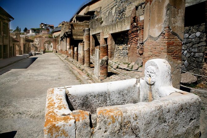 Herculaneum Ruins Archeological Exploration - Preserved Artifacts and Architecture