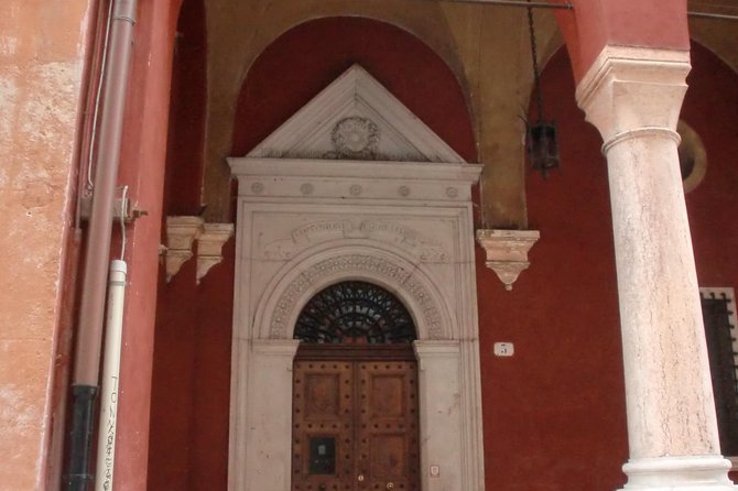 Hidden Verona & Jewish District -3 Hour Private Walking Tour - Accusations and Persecutions in Piazza Dei Signori