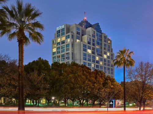 Hilton Los Angeles North-Glendale & Executive Meeting Center - Hotel Overview