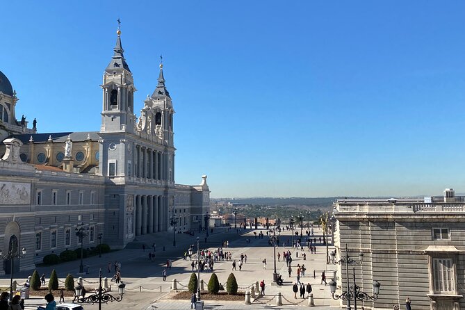 Historic Madrid, a Walk Through the Austrias Neighborhood - Meeting Point and Check-in