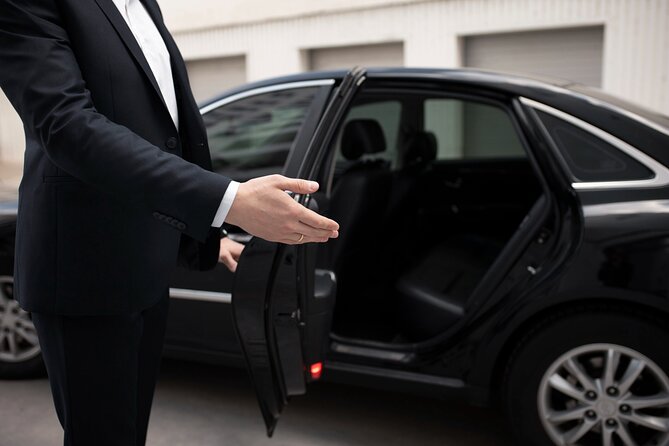 Hoi An: Arrival or Departure From Da Nang Airport by Private Car
