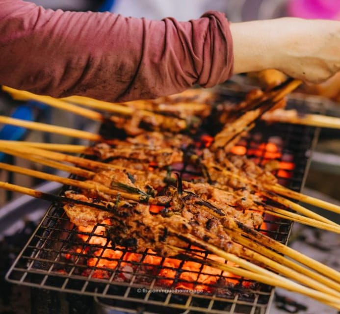 Hoi An: Street Food Tour by Scooter With Local Lady