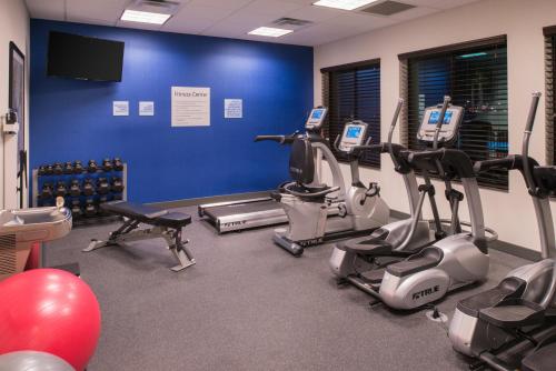 Holiday Inn Express & Suites Bakersfield Airport, an IHG Hotel - Hotel Overview and Location